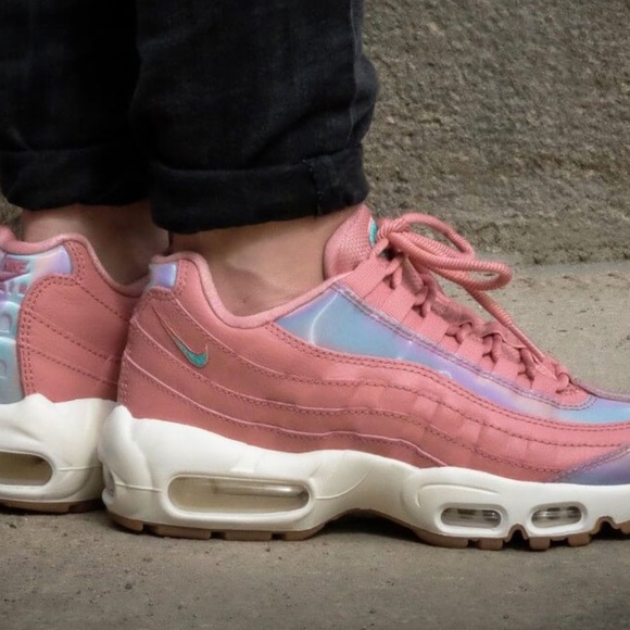 nike air max 95 se trainers in pink